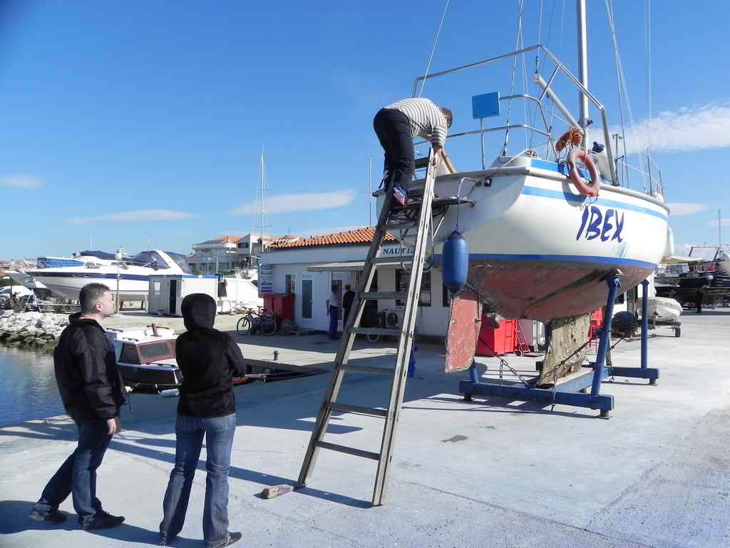 Ibex költöztetése Veli Rat-ra — Ibex
