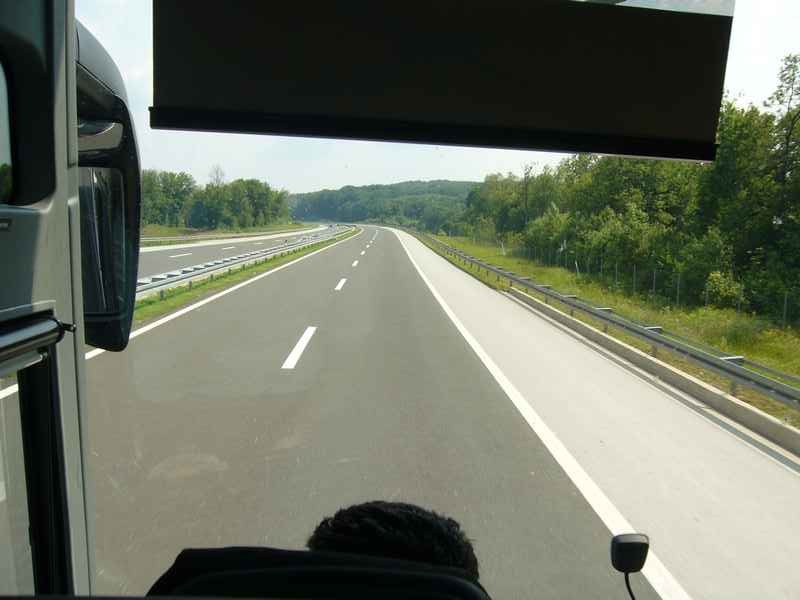 A vonaton még elfelejtettem fényképezni, de a buszon jó kilátásom volt.