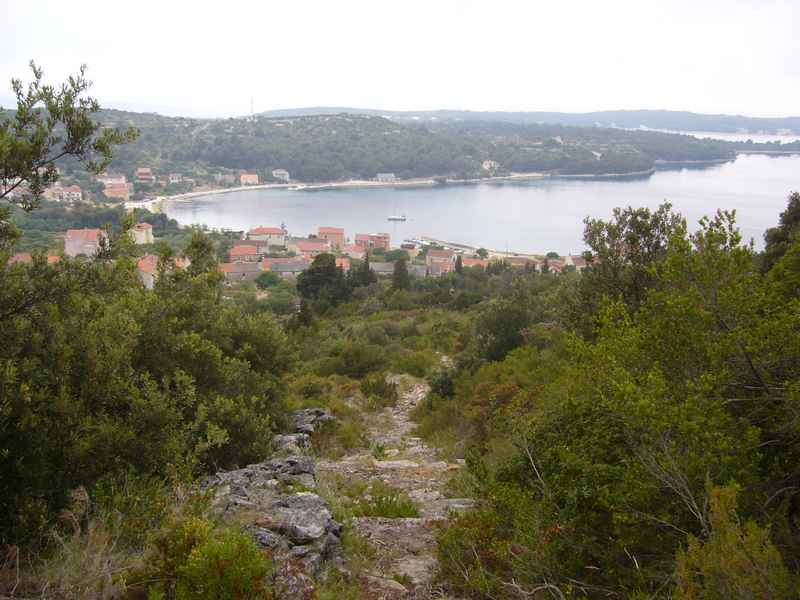 Túl jutottam a gerincen, az már ott a solinei öböl.