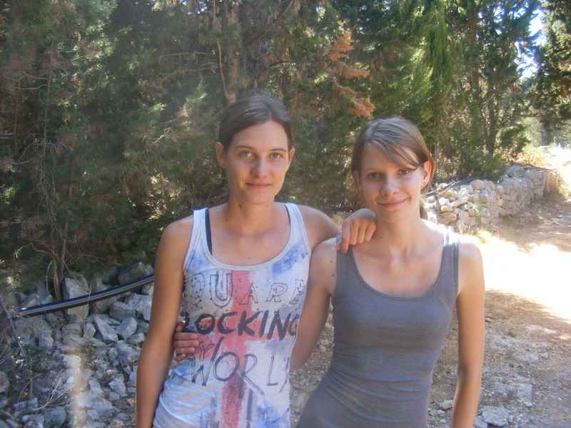 A lányok először Veli Rat-on — Ibex