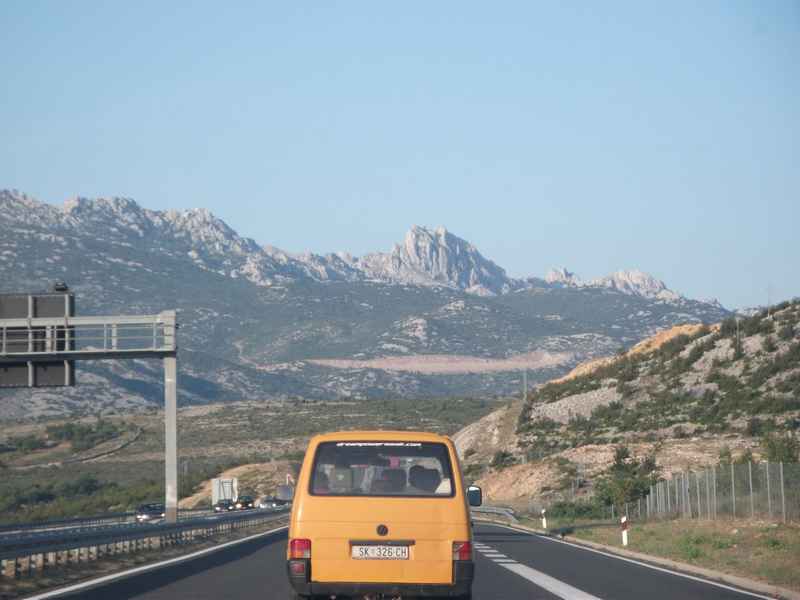 A lányok először Veli Rat-on — Ibex