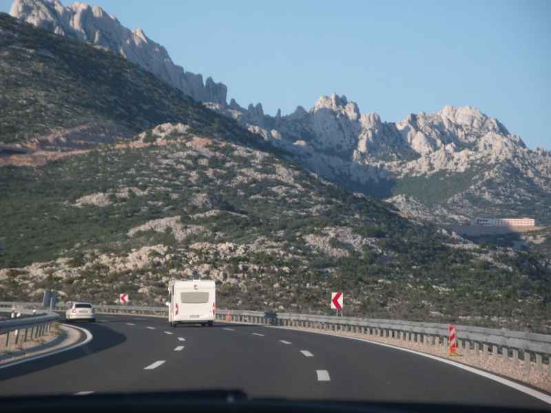 A lányok először Veli Rat-on — Ibex