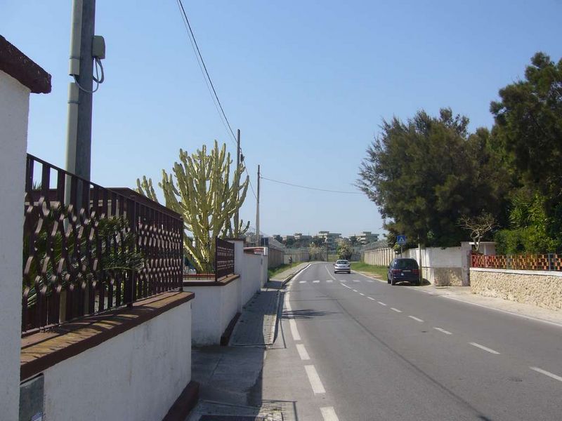 Az út a városba, 4 km, de aki a Bozavai távhoz szokott annak meg sem kottyan. :)