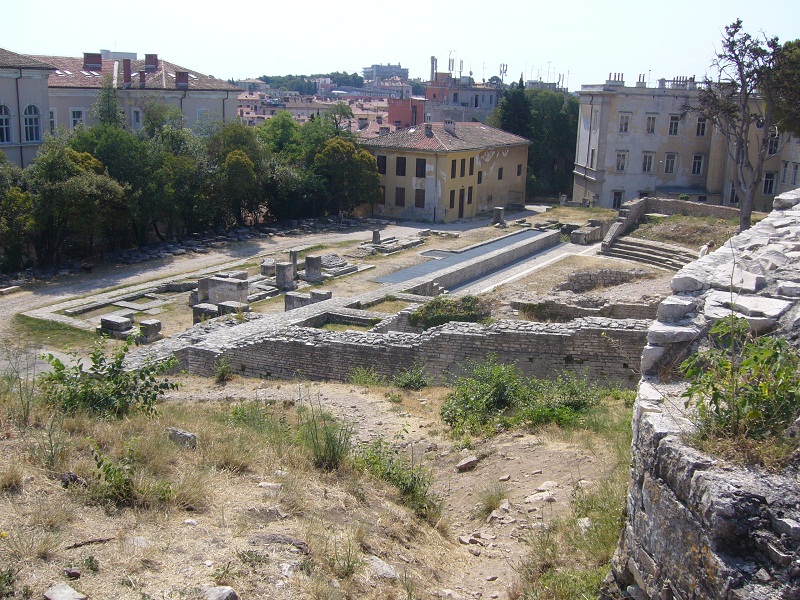 Theatrum (színház) a fellegvár alatt.