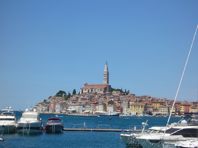 Rovinj a Szent Eufémia templommal.