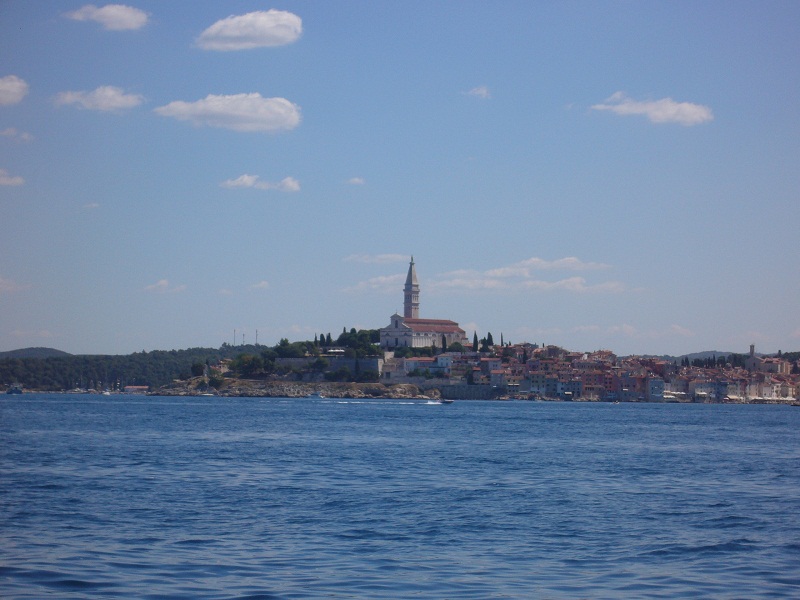 Rovinj a tengerről. Útban Umag felé.