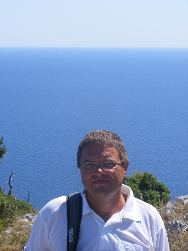 És a végtelen tengerrel, ahol mást nem lehet látni csak a horizontot. :)